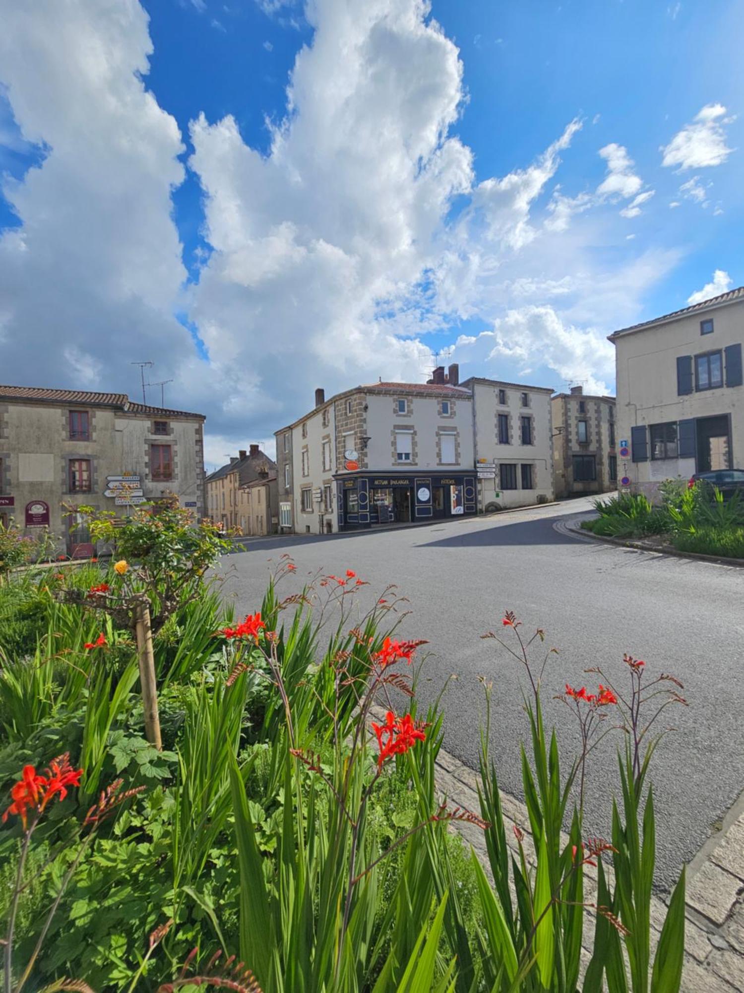 Le Qg Des Epesses A 5 Min Du Puy Dufou Villa Les Épesses Eksteriør billede